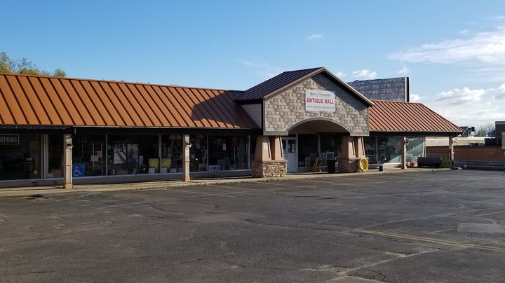You Could Easily Spend All Weekend At This Enormous Michigan Antique Mall