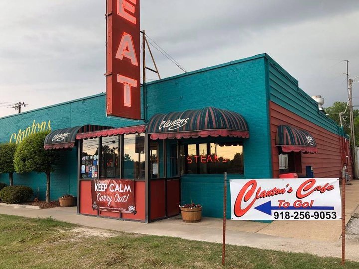 The Chicken-Fried Steak From Clanton's Cafe In Oklahoma Has A Cult Following, And There's A Reason Why