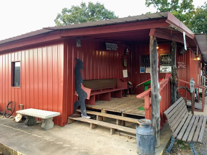 The Hidden Gem Seafood Spot In Oklahoma The Barn, Has Out-Of-This-World Food