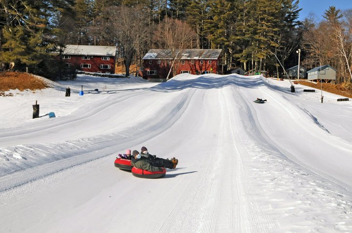 The New Hampshire Resort Where You Can Go Ice Skating, Tubing, Skiing, And More This Winter