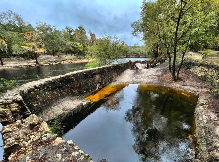 Celebrities Used To Flock To This Tiny Florida Town To Experience Its Healing Mineral Waters