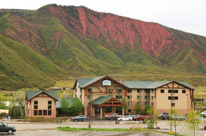 The Colorado Resort Where You Can Soak In A Hot Spring, Fly Down A Waterslide, And More This Winter