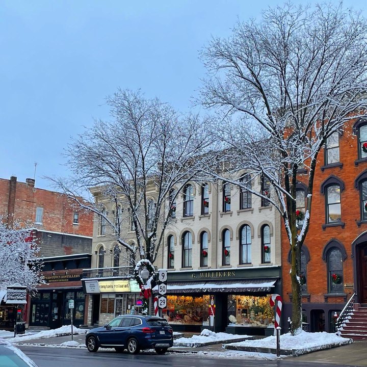 This Walkable Stretch Of Shops And Restaurants In Small-Town New York Is The Perfect Day Trip Destination