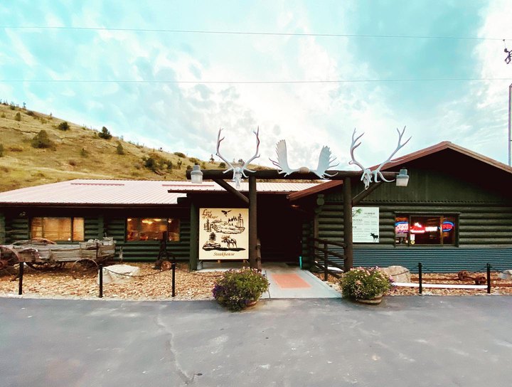 This Tiny Restaurant In Montana Always Has A Line Out The Door, And There's A Reason Why