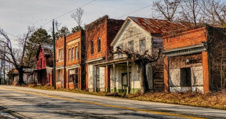 This Eerie And Fantastic Footage Takes You Inside Virginia's Abandoned Ghost Town, Union Level