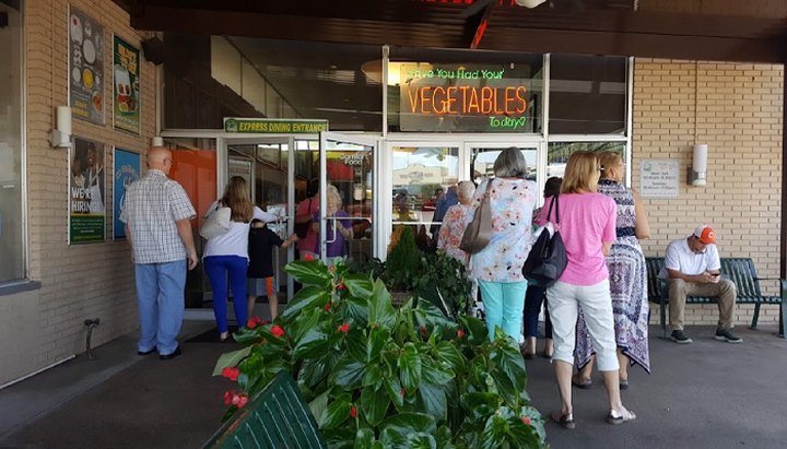 This Family Restaurant In South Carolina Always Has A Line Out The Door, And There's A Reason Why