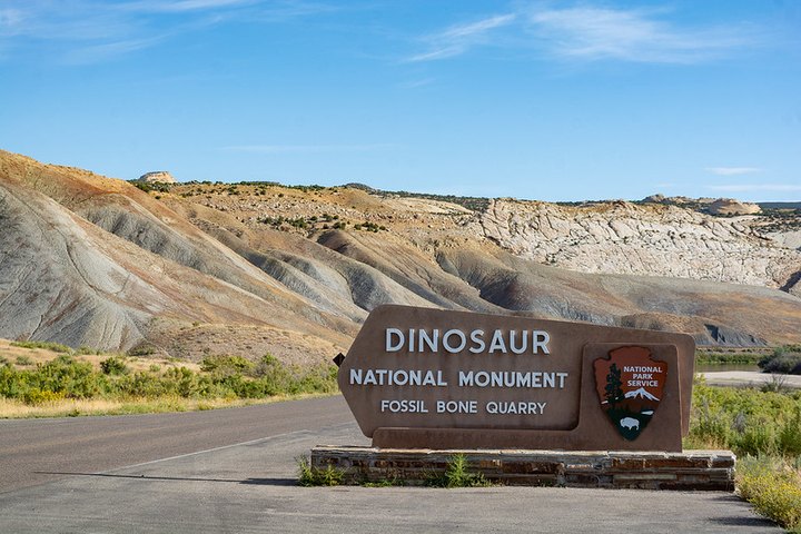Search For Fossils At Dinosaur National Monument In Utah, Located On The Northern Edge Of The Colorado Plateau
