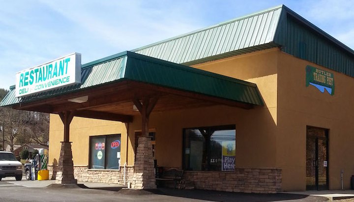 This Family Restaurant In Tennessee Is Worth A Trip To The Country