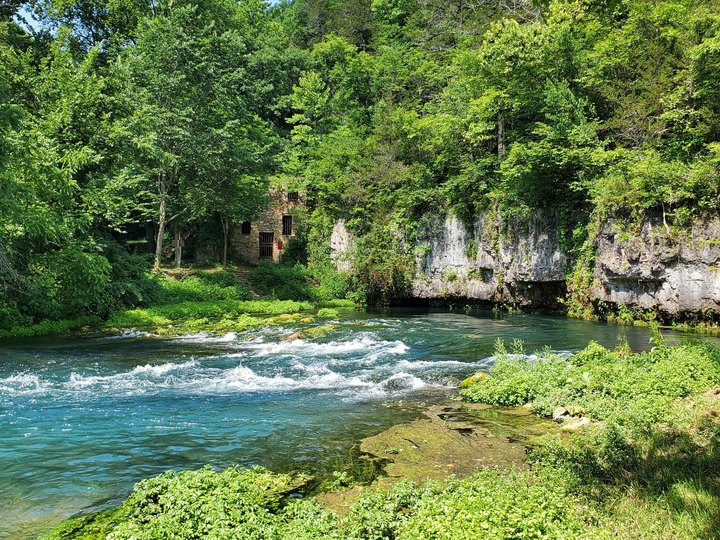 Hike To This Mystical Spring In Missouri That’s Said To Have Once Had Healing Powers