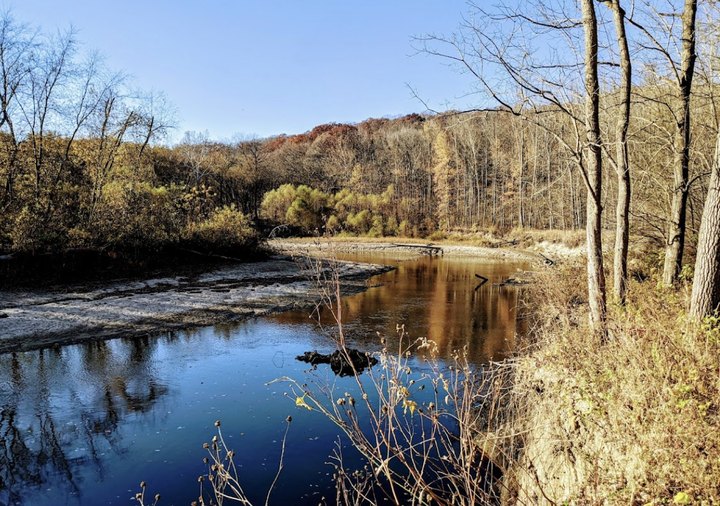 The Marvelous 4.8-Mile Trail In Illinois Leads Adventurers To A Little-Known Scenic Overlook