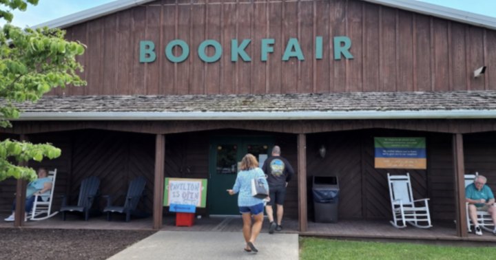 The Green Valley Book Fair Is A 25,000-Square-Foot Bookstore In Virginia That Is Like Something From A Dream
