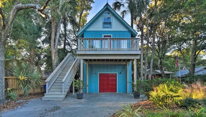 Stay Overnight In This Breathtaking Bungalow Just Steps From The Ocean In South Carolina