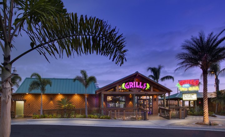 Grills Seafood Deck & Tiki Bar In Florida Is A Tropical Paradise On The Water