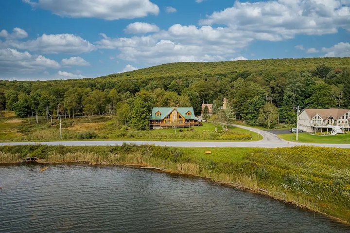Stay Overnight In This Breathtaking Lodge Just Steps From The Lake In West Virginia