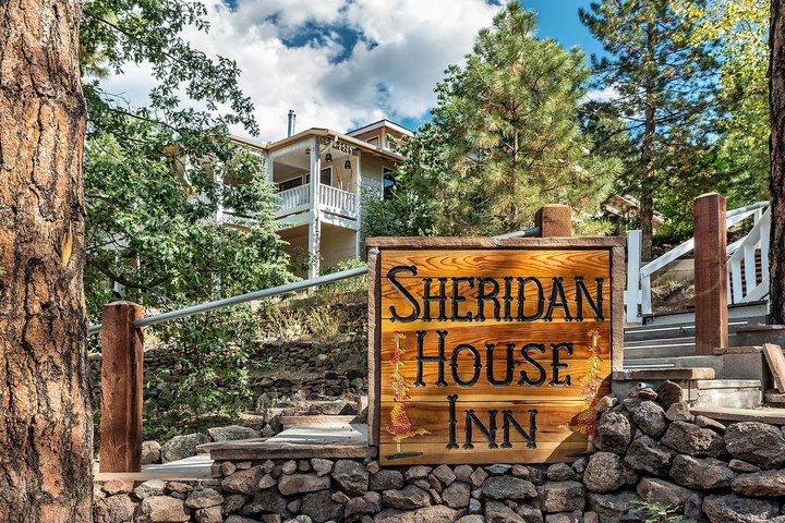 There's A Bed & Breakfast Hidden In An Arizona Forest That Feels Like Heaven