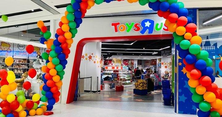 There's A Two-Story Toys R Us In New Jersey That'll Take Your Toy Shopping To The Next Level
