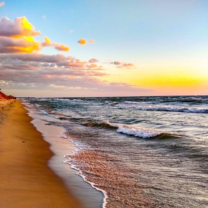 The Charming Town Of Holland, Michigan Is The Ultimate Beach Getaway