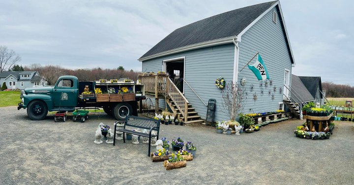 A Trip To This Connecticut Farmers Market On Wheels Will Make Your Weekend Complete