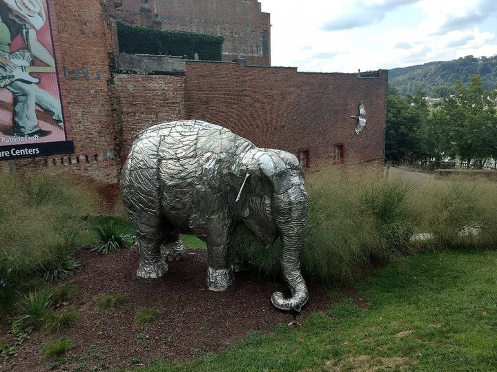 You’ll Never Forget A Visit To This Sculpture Garden With A One-Of-A-Kind Commemorative Elephant In West Virginia
