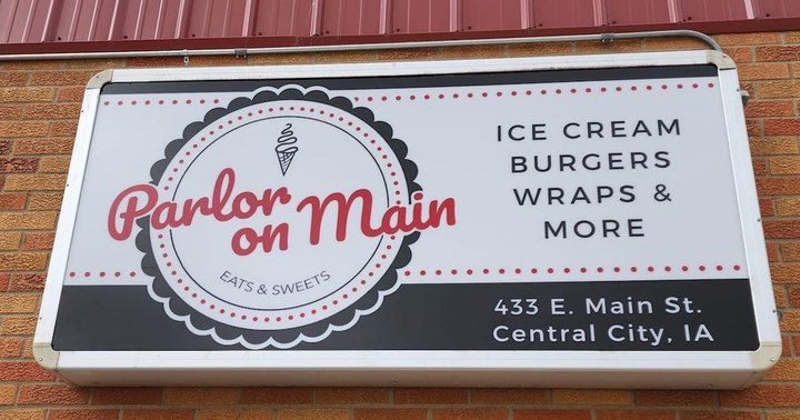 This Eclectic Restaurant In Iowa Has Its Very Own Ice Cream Parlor
