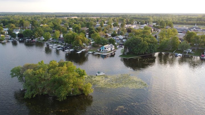 The Small Town Lake In Indiana That's An Idyllic Summer Day Trip