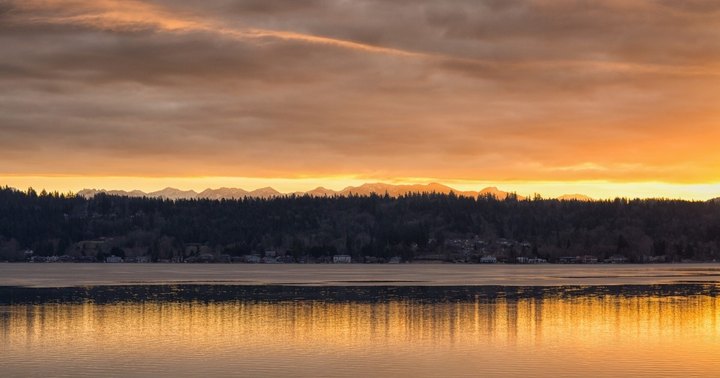 The One Pristine Inland Beach In Washington That Will Make You Swear You're On The Coast