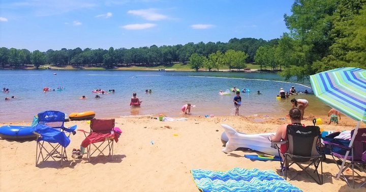 The One Pristine Beach In Arkansas That Will Make You Swear You're On The Coast