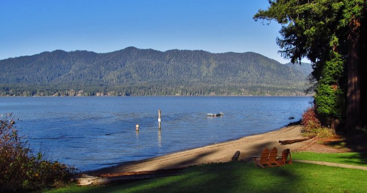 The Rural Washington Lake Is The Perfect Place To Make A Splash This Summer