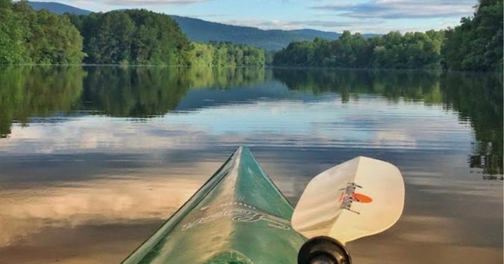 Paddling This Hidden Mountain Lake Is A Magical Virginia Adventure That Will Light Up Your Soul