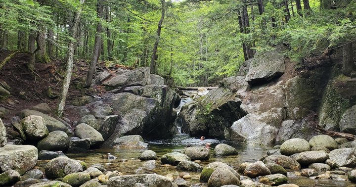 The Emerald Swimming Hole In New Hampshire That's Devastatingly Gorgeous
