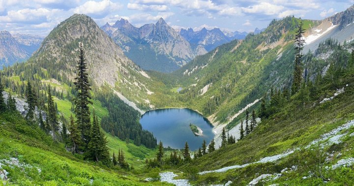 The Rugged And Remote Hiking Trail In Washington That Is Well Worth The Effort