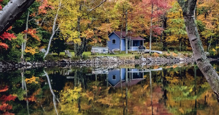The Charming Small Town in Maine That's Perfect For A Fall Day Trip