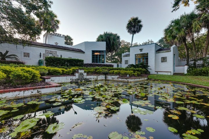 Take A Stroll Through Florida's Past At This Historic Art Center
