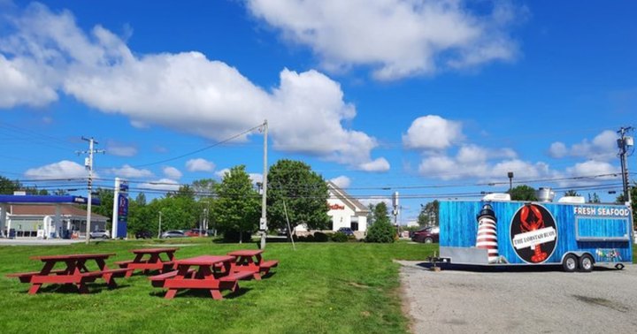 The Small-Town Food Truck Where Locals Catch Up Over Lobster Rolls And Chowder