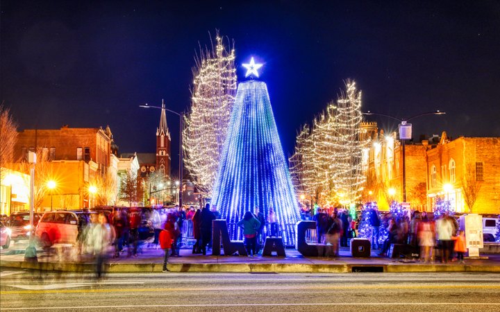 georgia tourism winter 11 Christmas Light Displays In Georgia That Are Pure Holiday Magic