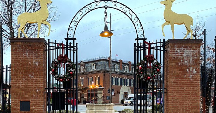 Discover The Magic Of A European Christmas Village At Missouri’s Inn At Hermannhof