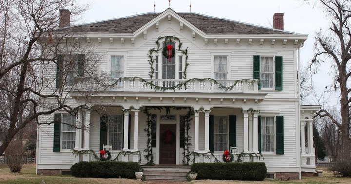 Travel Back In Time To Christmas In The 1860s At This Missouri Historic Site