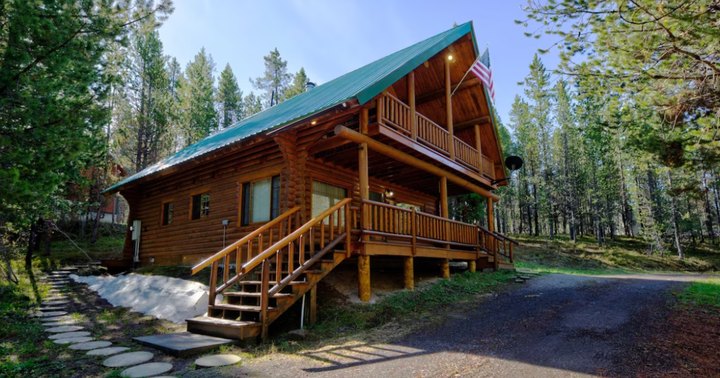 The Little-Known Cabin In Island Park, Idaho Is The Perfect Place For A Winter Getaway
