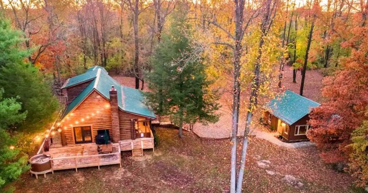 Enjoy Some Wondrous Peace And Quiet At This Breathtaking Indiana Cabin