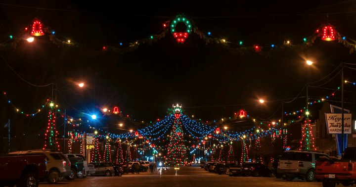 Even The Grinch Would Marvel At This Incredible Christmas Bazaar In Kansas