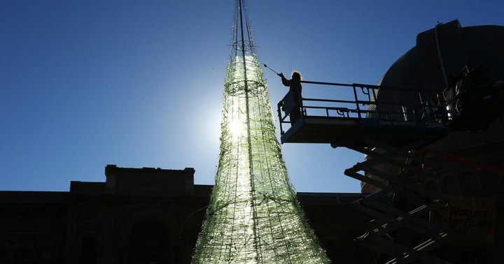 The World’s Tallest Glass Tree In Wisconsin Is Positively Enchanting