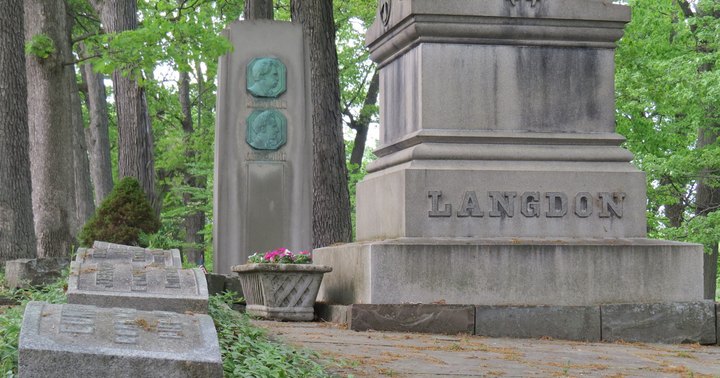 Most People Don't Know That Mark Twain's Gravesite Is Found Right Here In New York