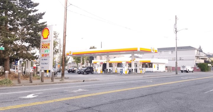 Don't Pass By This Unassuming Washington Gas Station Without Stopping For Fried Catfish