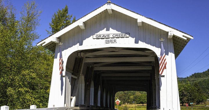 Crossing This Historical Bridge In Oregon Is Like Walking Through History