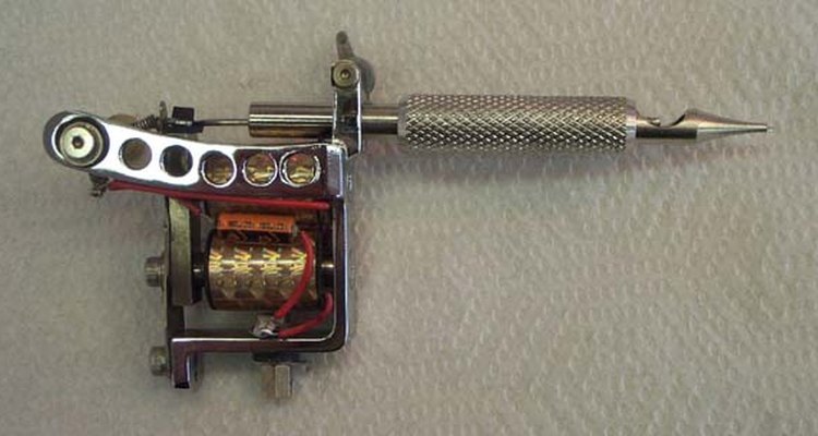 An assembled tatto gun with the proper setting.