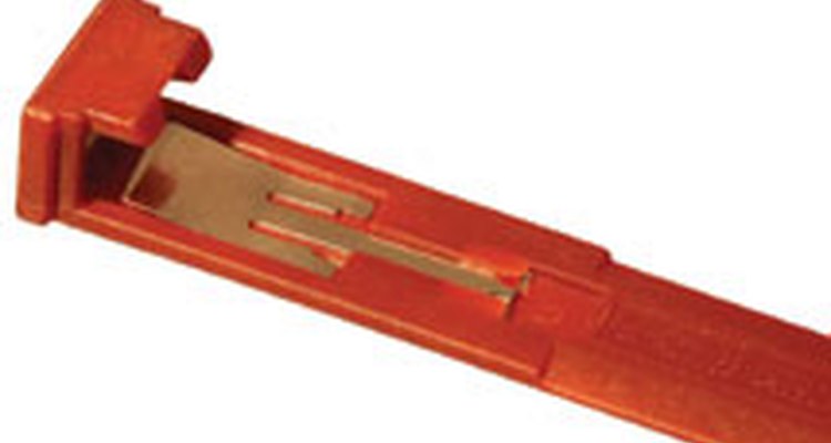 Bottom edge of L-shaped locking strip for DVD cases