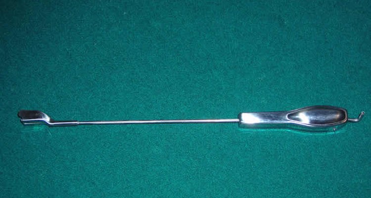 Vacuum windshield wiper
