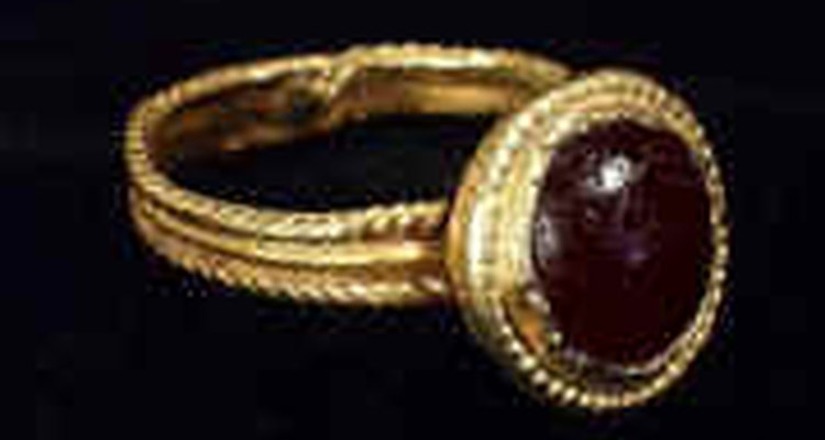 A Roman gold ring