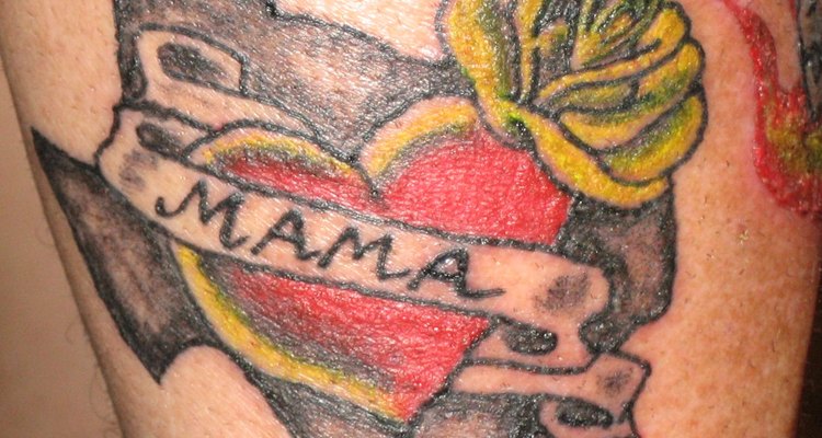Puedes hacer frente a un novio que es un niño de mamá con un cambio de actitud.