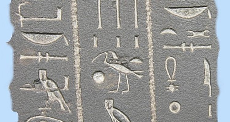 Muchos sitios web ofrecen ejemplos de traducción de los jeroglíficos.